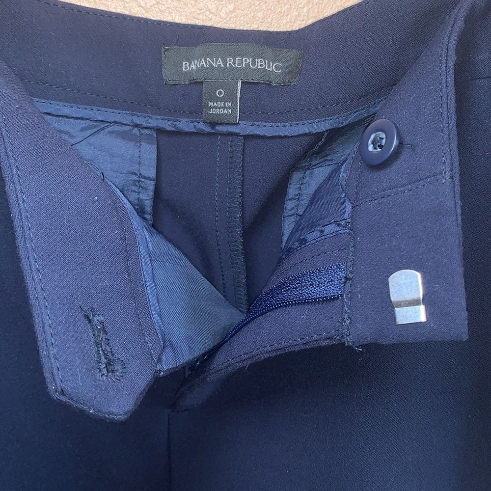 Banana Republic Navy Blue Chino Scallop Hem Shorts - Size 0 - Picture 2 of 3